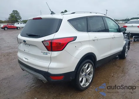 2019 Ford Escape Titanium z USA, uszkodzony, nr VIN 1FMCU9J96KUB75458